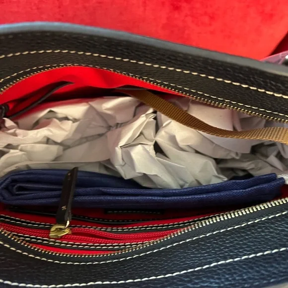 Brand new!! Dooney & Bourke small Lexington tote in black in bag w/ dust bag - Picture 10 of 11